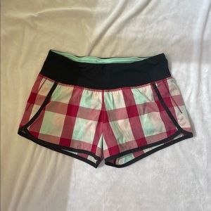 Lululemon Size 4 Speed up Checkered pattern 4” shorts